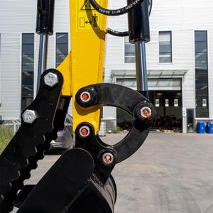 Miniexcavadora HIGHTOP HT10CZ Avanzada Equipada con Motor de 7Kw - Certificación CE y EPA, Durabilidad - Product Image 4