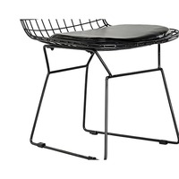 Chaise de salle à manger moderne en fil de fer avec siège rembourré, base en métal et dossier pour salon et hôtel