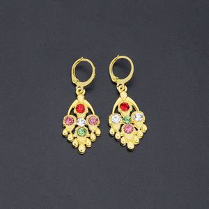 Pendientes Jxx de Alta Calidad con Circonitas Cúbicas Multicolores, Último Modelo en Chapado en Oro de 24k, Venta al por Mayor en Dubái - Product Image 4