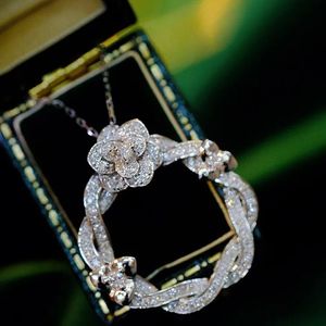 สร้อยคอจี้เพชรรูปดอกกุหลาบ Xinfly ทองคำแท้ 18K ประดับเพชร 0.7 กะรัต พร้อมสร้อยเชื่อมสำหรับเป็นของขวัญแต่งงานและหมั้น - Product Image 2