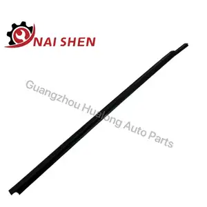 Suitable for Nissan Paladin pickup D22 Ruiqi pickup truck front door glass outer pressing strip 80821-2S400 80820-2S400