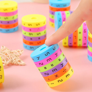 Cubo de Números Giratorio de Plástico, Juego de Juguetes Matemáticos para Niños de 3 a 6 Años, Aprendizaje de Suma, Resta, Multiplicación y División - Product Image 4