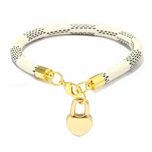 Großhandel pandora amethyst charme-2021 Leder armband mit gestreiftem Gold anhänger und Schriftzug nach Maß Glamour Armband Charm Armreif