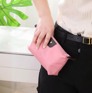 Mini sac de maquillage en polyester à motif de bonbons avec fermeture éclair de voyage à la mode avec logos personnalisés pour le <span class=keywords><strong>rangement</strong></span> du maquillage - Product Image 4