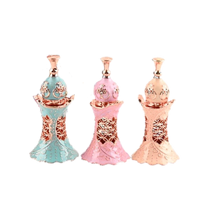 Botella de vidrio de perfume árabe exótico con manejo de superficie de calcomanía para cuidado personal - Product Image 2