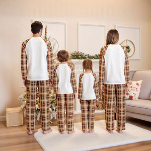 Ensemble de pyjamas de Noël personnalisés à carreaux pour la famille, vêtements de nuit en polyester pour hommes, femmes et enfants, vêtements de détente de Noël, dropshipping POD - Product Image 2