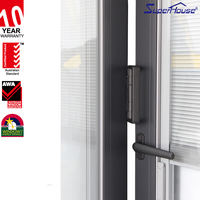 Porte pliable extérieure en alliage d'aluminium peu encombrante avec stores intégrés pour la confidentialité et le contrôle de la lumière