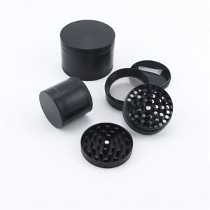 Molinillo de Hierbas Manual Clásico de 4 Piezas, Accesorios Metálicos para Fumar, Triturador de Tabaco de Aleación de Zinc - Product Image 1