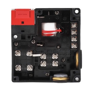 D4NL-1DFA-B สวิตช์ประตูนิรภัยแบบแม่เหล็กไฟฟ้า 24VDC 1300N แรงยึดแผงควบคุม - Product Image 2