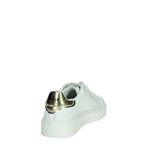 Zapatillas Deportivas para Niña Gaelle Paris, Blancas y Doradas, con Suela Gruesa y Diseño de Amor - Product Image 3