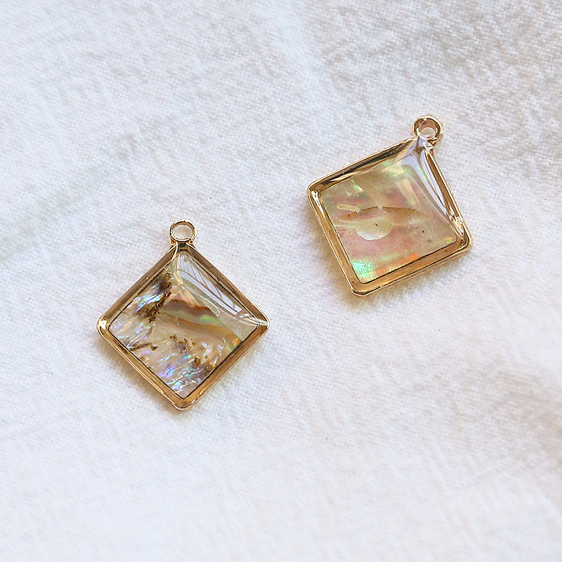 One No. 2 diamond-shaped single hanging black shel