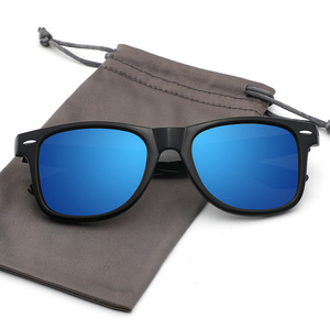 Gafas de Sol Polarizadas Clásicas con Marco Negro y Lentes Azules, Protección UV400, Unisex, para Viajes, Conducción y Protección Solar al Aire Libre - Product Image 1