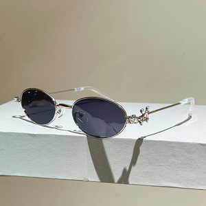 Óculos de Sol Unissex Oval com Diamantes UV400, Novo Estilo 2026, Armação Completa, para Viagem e Fotografia, Proteção UV, Lentes Transparentes para Uso Sem Maquiagem - Product Image 1
