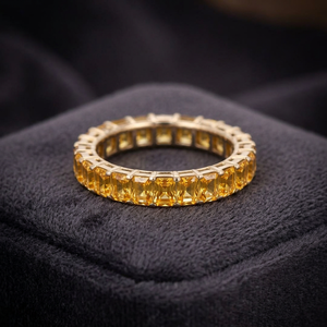 แหวน Eternity สำหรับงานแต่งงานและงานเลี้ยง ทำจากทองคำขาว 14KT ประดับด้วยพลอยแซฟไฟร์สีเหลืองทรงแปดเหลี่ยมที่เพาะเลี้ยงในห้องปฏิบัติการ สำหรับผู้หญิง - Product Image 1