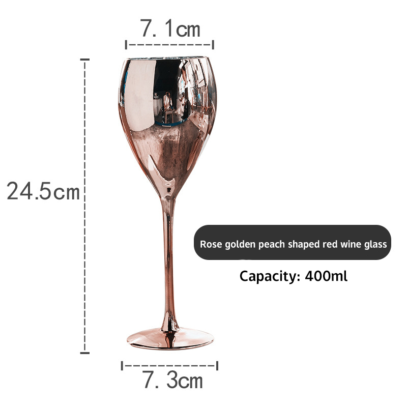 Gobelet en or rose en forme de pêche