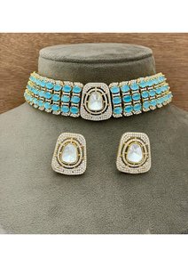 Juego de Joyería de Alta Calidad con Baño de Oro para Novias, con Piedras Brillantes y Aretes a Juego para Bodas Indias - Product Image 3