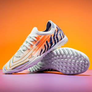 Botas de fútbol Superfli al por mayor de fábrica, personalizadas, transpirables, con tacos TF, aptas para uso en las cuatro estaciones. - Product Image 3