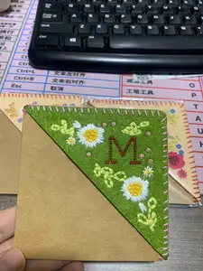 Besafe Amazon New Filz Dreieck Seite Ecke Handmade Cute Flower Letter Stickerei Lesezeichen für Buch liebhaber Leser