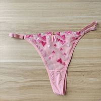 Ensemble soutien-gorge à armatures et string assorti en dentelle rose sexy avec broderie cœur et nœud à boutons pour femme - Vente en gros usine