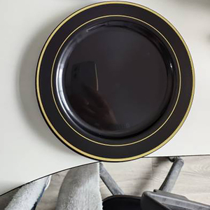 Assiettes à salade/dessert jetables en plastique noir avec bord doré Tailles de 10.25 pouces et 7.5 pouces pour mariages et fêtes - Product Image 5