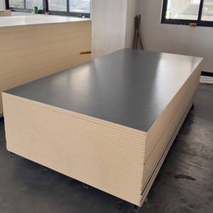 Panneau en mousse <span class=keywords><strong>PVC</strong></span> haute densité 5-30 mm avec laminage pour la fabrication d'armoires et <span class=keywords><strong>de</strong></span> placards - Product Image 3