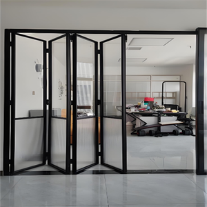 Portes pliantes en verre entièrement en aluminium, disponibles en version manuelle ou électrique, offrant une large vue et un cadre ultra-fin - Product Image 2