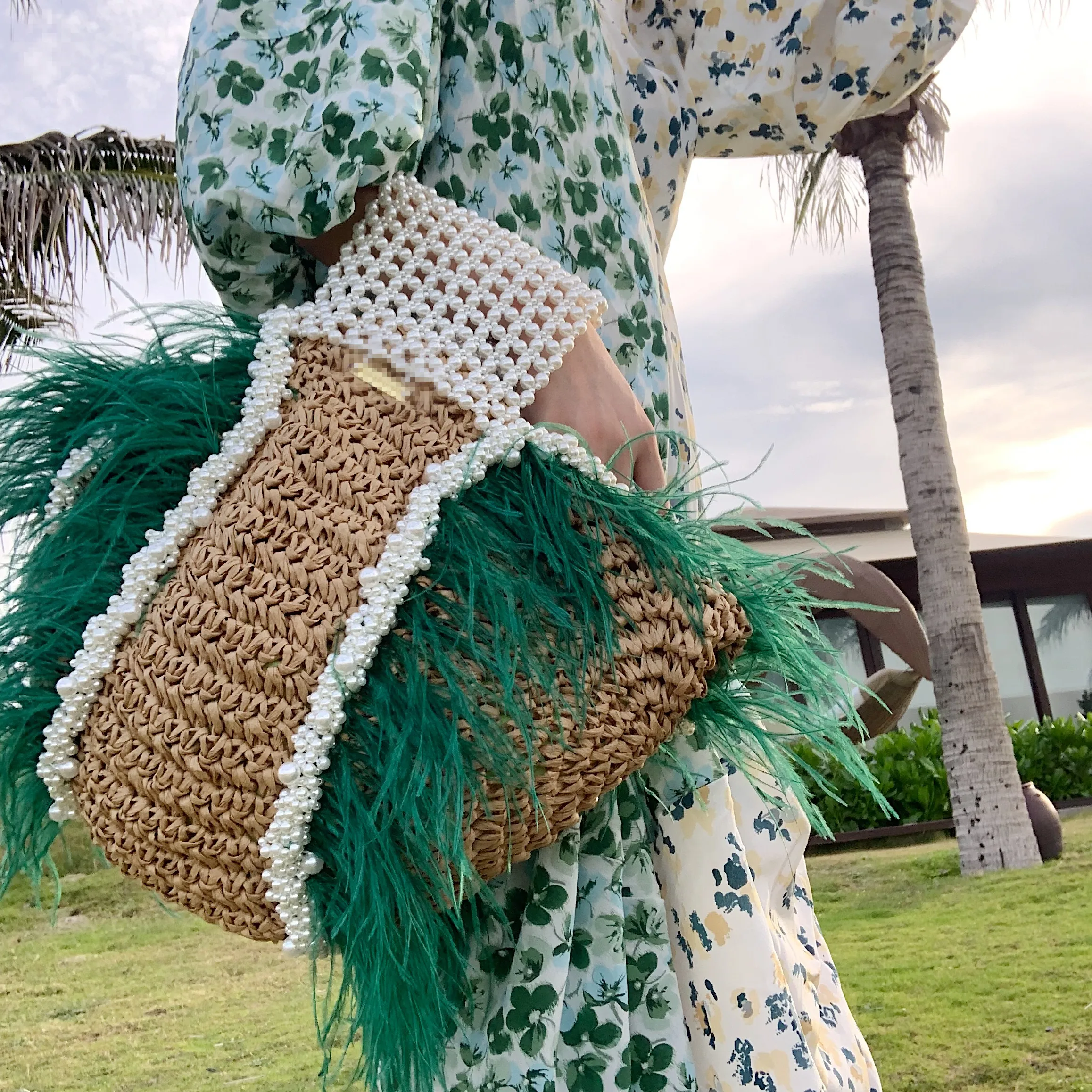 Pochette entièrement faite à la main en plumes d'autruche rose pour femmes, sac fourre-tout en paille naturelle idéale pour les vacances, nouvelle collection de 2020