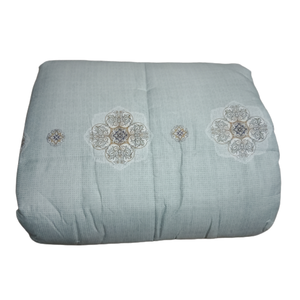 Edredones de ropa de cama de invierno y otoño cómodos con logotipo personalizado al por mayor núcleo de edredón tridimensional de invierno cálido - Product Image 2