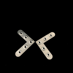 Soporte de hierro en ángulo recto de 90 grados para fijación de mesas y sillas, en forma de L, color plateado - Product Image 2