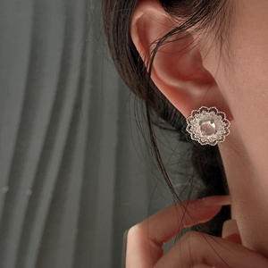 ต่างหูเงินแท้ Wenchi S925 ดีไซน์ลายลูกไม้ วินเทจ หรูหรา ประดับมุก ดีไซน์เรียบง่าย ทันสมัย สำหรับผู้หญิง จากประเทศจีน - Product Image 2