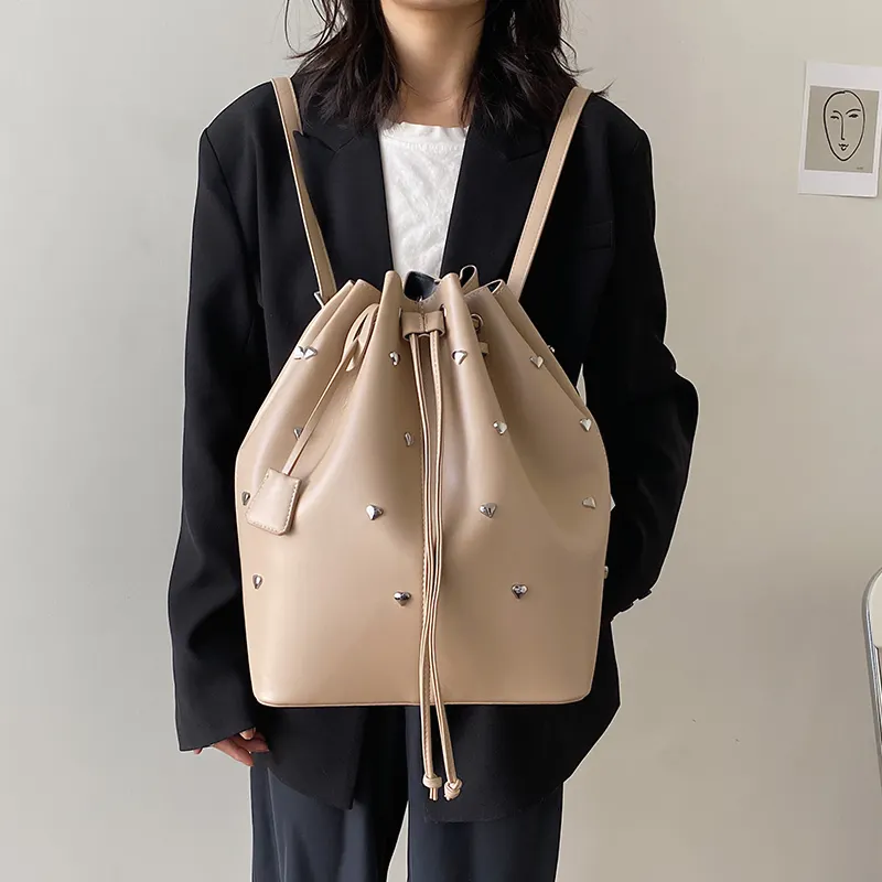 Rivet Big Bucket Purse Drawstring Backpack 2023 Korean Style Large Capacity Luxury Ladies Bucket Bag For Women