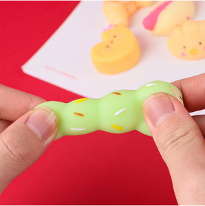 Vente en gros de jouets squishy en TPR de 4 cm, série de mini-dumplings de boulangerie, créatifs, anti-stress, cadeau amusant pour enfants et adultes de 5 à 7 ans - Product Image 4
