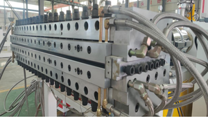 Panel dinding langit-langit PVC co-ekstrusi plastik Decking profil pintu jendela papan busa mesin pembuat inti lembar komponen <span class=keywords><strong>Motor</strong></span> - Product Image 5