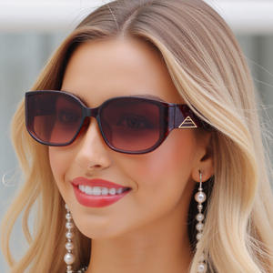 Gafas de sol de montura pequeña de estilo europeo americano hechas a medida para mujer, lentes de PC negras, protección UV400, moda de Instagram - Product Image 5