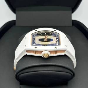 Reloj mecánico de alta gama hecho a medida, modelo 0701, con bisel negro y cerámica blanca, con diamantes de calidad VVS, para mujer, ideal para banquetes formales. - Product Image 4