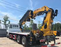 Grue de camion 8x4 robuste à bras hydraulique pliable, grue de camion de 14, 20 ou 25 tonnes avec stabilisateurs et télécommande sans fil