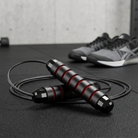Corde à sauter réglable en fil d'acier avec poignées en PVC pour entraînement fitness à domicile et en salle de sport