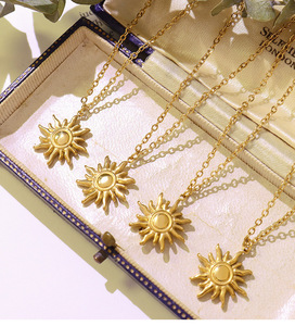 MICCI-collar con colgante de sol para mujer, cadena de clavícula estilo INS, acero de titanio, 18K, dorado, acero inoxidable - Product Image 5