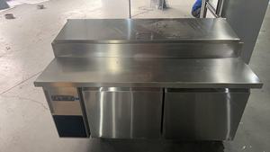 Station de préparation de <span class=keywords><strong>pizza</strong></span> en acier inoxydable commerciale et barre sandwich Table à salade à refroidissement direct avec réfrigérateur ouvert refroidi à l'air - Product Image 3