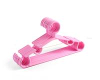Cintres en plastique antidérapants pour vêtements d'enfants, nouvelle conception, couleurs magnifiques, matériaux écologiques, vente chaude