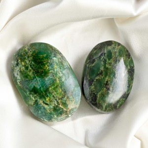 Pierre de palmier émeraude de haute qualité en gros pour la décoration intérieure et les décorations Feng Shui – Accessoire élégant - Product Image 1