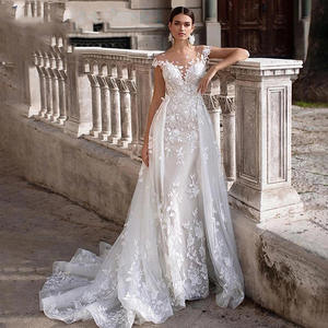 Robe de mariée à manches courtes, appliques en dentelle, robe de mariée sirène avec traîne amovible, jupe superposée en dentelle, robes de mariée en dentelle - Product Image 1