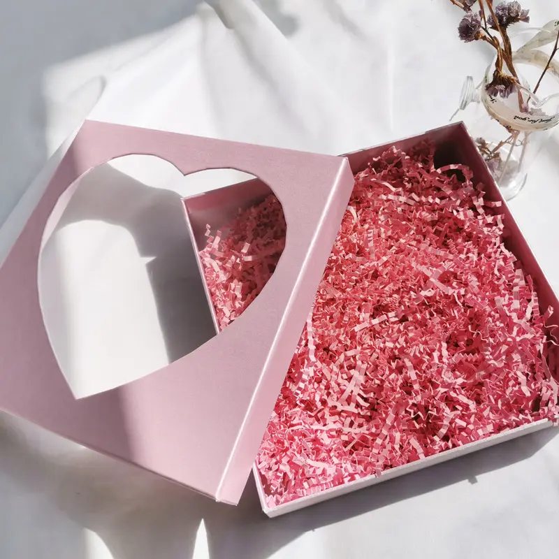 Produttori Spot quadrato a forma di cuore lucernario confezione regalo rosa scatola regalo europea scatola di imballaggio di fiori