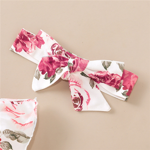 Soldes d'été : Ensemble 3 pièces tendance pour bébés filles – Haut floral 2 couches et short rose – Collection Boutique - Product Image 2