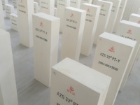 Bloc d'alumine AZS réfractaire Huachen, distributeur doseur à piston pour haute température, 45,6-51 % Al2O3, température d'exudation 1400°C