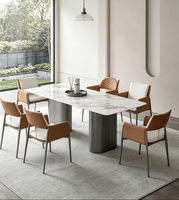 Ensemble de table à manger moderne en pierre frittée sur mesure avec base en acier inoxydable brossé et chaises entièrement en cuir - Durable et écologique pour hôtel