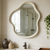 Grand miroir mural de salle de bain de style nordique crème, irrégulier, en bois de noyer, pour la décoration intérieure