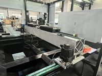 Machine de découpe laser à fibre CNC automatique à alimentation par bobine, zone de travail entièrement fermée 3000mm*1600mm, pour métal, 1500W 2000W 3000W AI