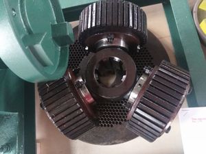 Phụ Tùng Máy Ép Viên Gỗ TOPS229 11kw Khuôn Và Con Lăn - Product Image 2