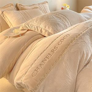 Ensemble de housse de couette en molleton Chanelrs Coco Milk, réversible, couleur unie, en flanelle, pour la maison - Product Image 1